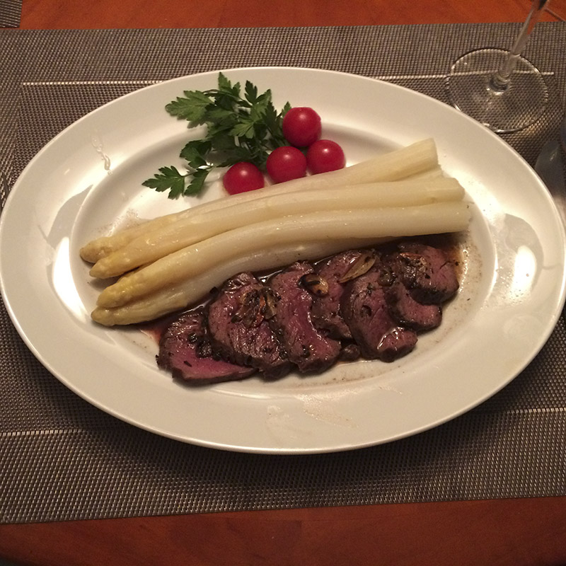 Rentiersteak mit Spargel